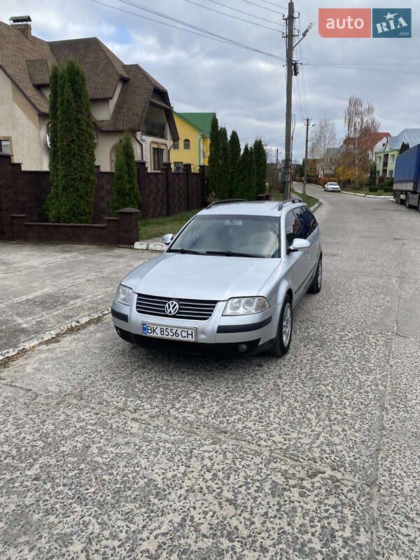 Универсал Volkswagen Passat 2004 в Вараше