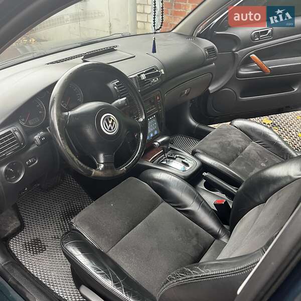 Седан Volkswagen Passat 2001 в Киеве
