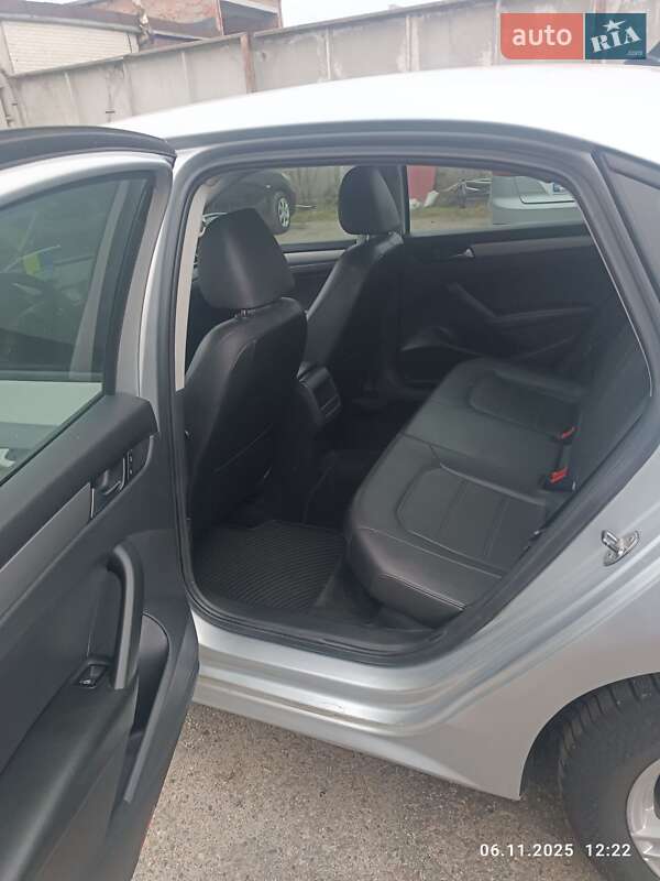 Седан Volkswagen Passat 2012 в Сумах