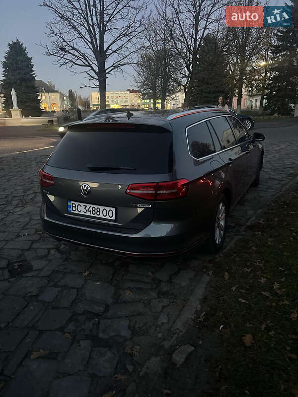 Универсал Volkswagen Passat 2015 в Жовкве