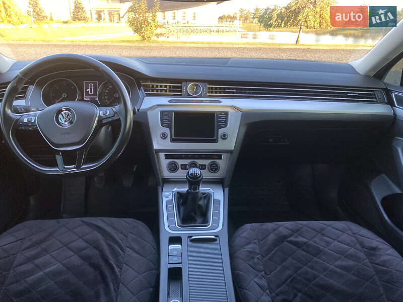 Универсал Volkswagen Passat 2015 в Жовкве