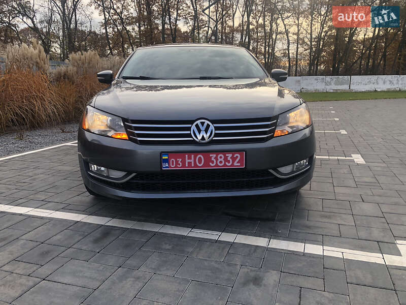Седан Volkswagen Passat 2015 в Луцке