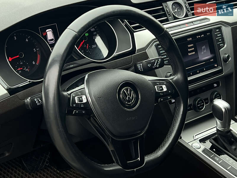 Універсал Volkswagen Passat 2015 в Миколаєві