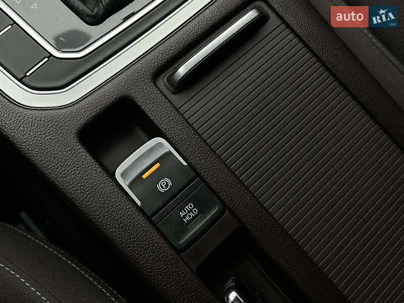 Універсал Volkswagen Passat 2015 в Миколаєві