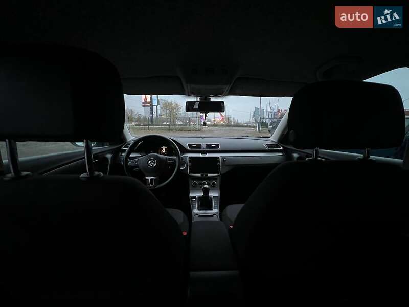 Универсал Volkswagen Passat 2014 в Киеве
