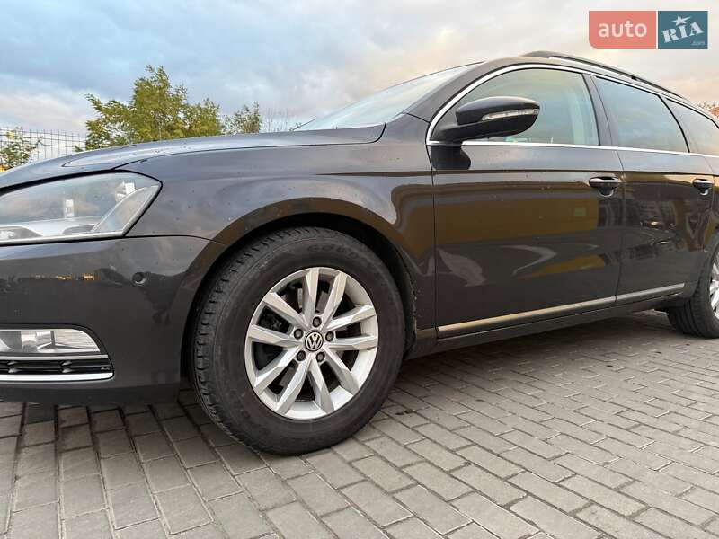 Универсал Volkswagen Passat 2011 в Ровно