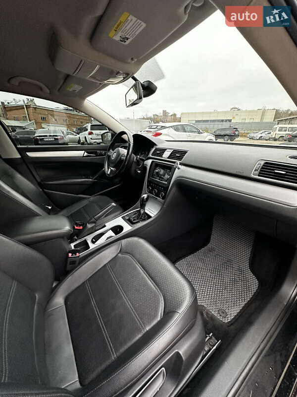 Седан Volkswagen Passat 2012 в Харькове