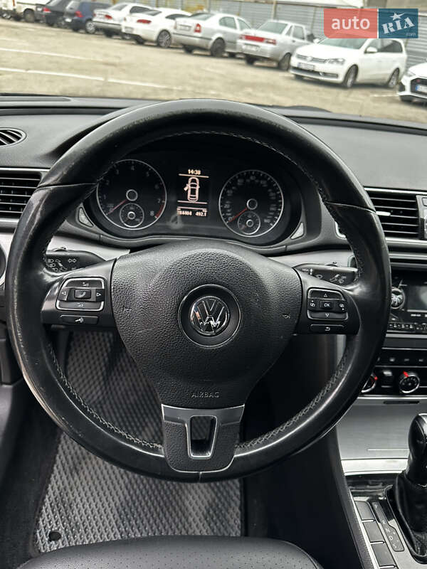 Седан Volkswagen Passat 2012 в Харькове