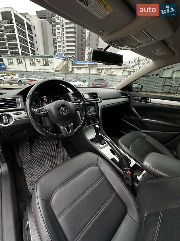 Седан Volkswagen Passat 2012 в Харькове