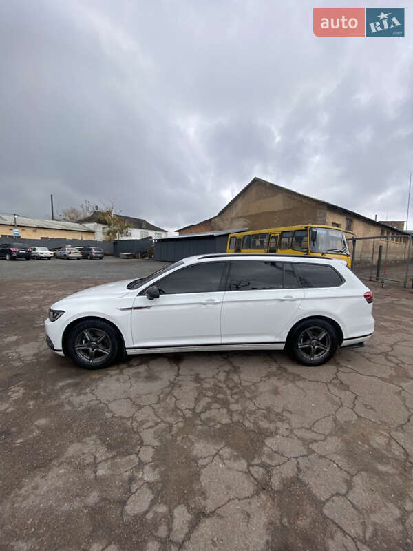 Универсал Volkswagen Passat 2015 в Коростене