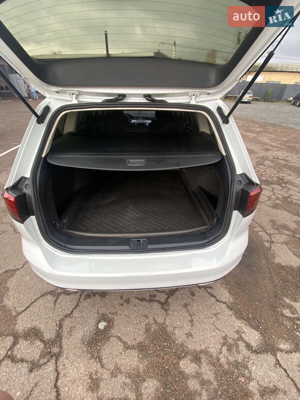 Универсал Volkswagen Passat 2015 в Коростене