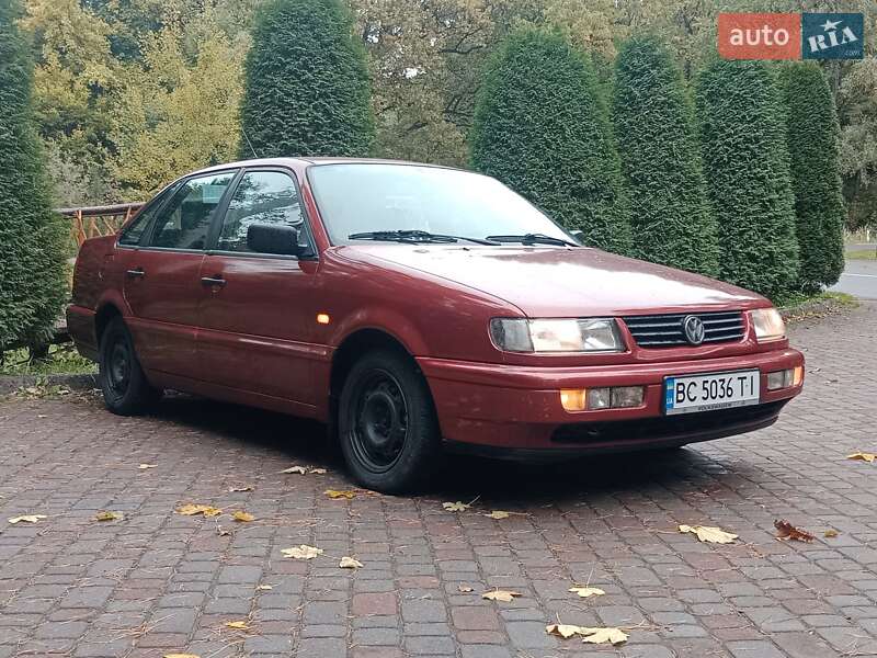 Седан Volkswagen Passat 1995 в Дрогобичі