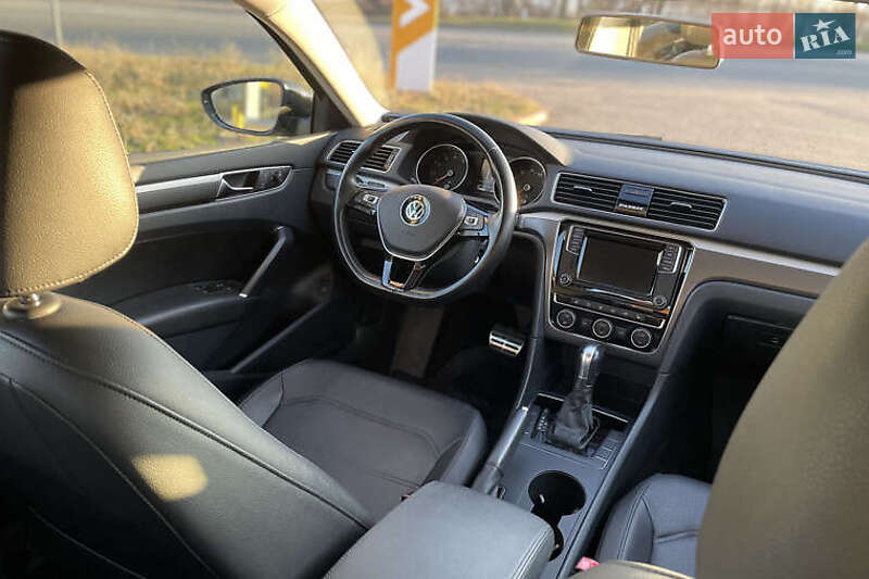 Седан Volkswagen Passat 2018 в Киеве