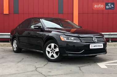Седан Volkswagen Passat 2012 в Киеве