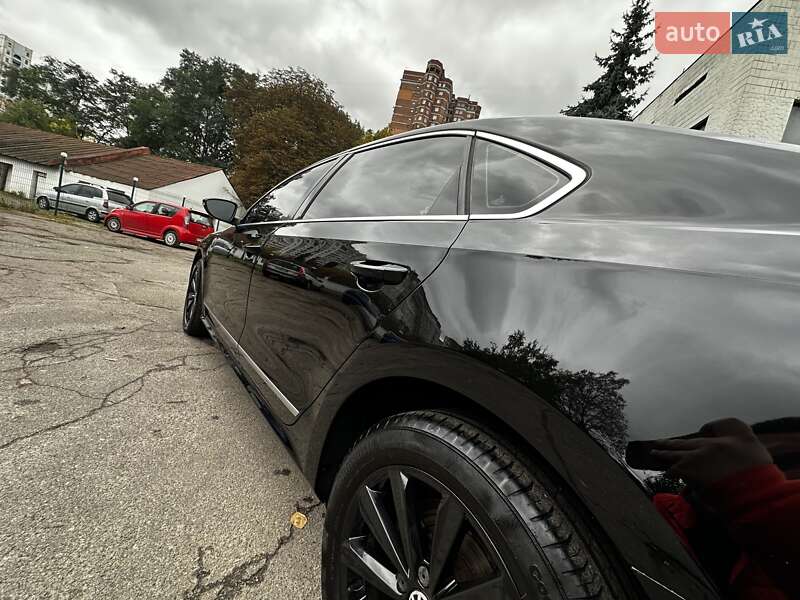 Седан Volkswagen Passat 2011 в Києві