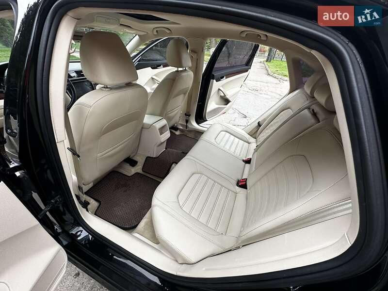 Седан Volkswagen Passat 2011 в Києві