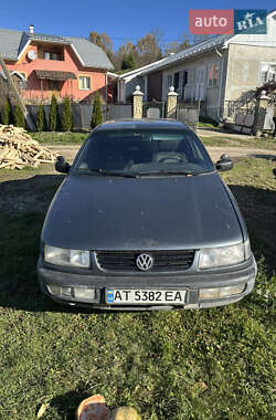 Седан Volkswagen Passat 1995 в Рожнове