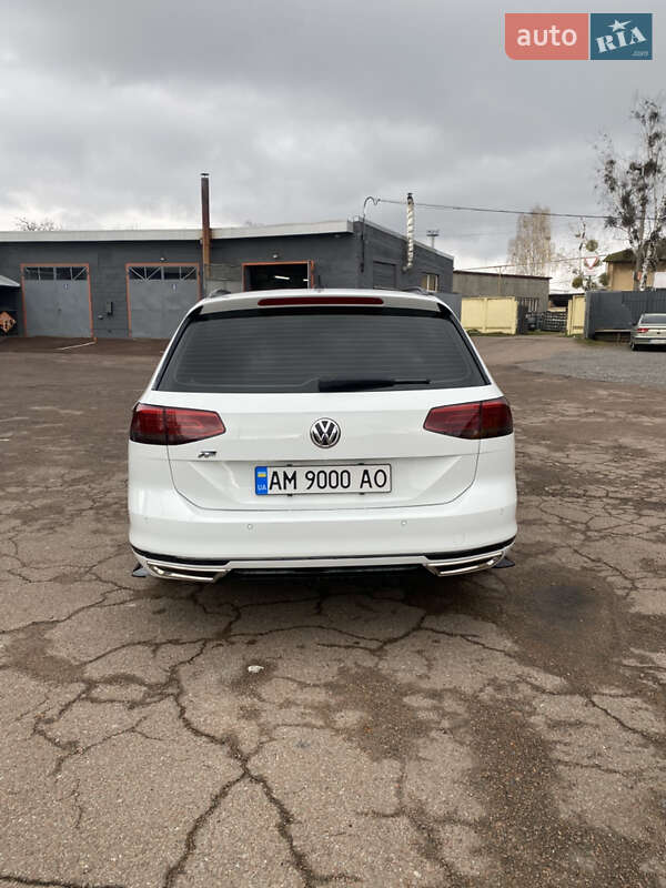 Универсал Volkswagen Passat 2015 в Коростене