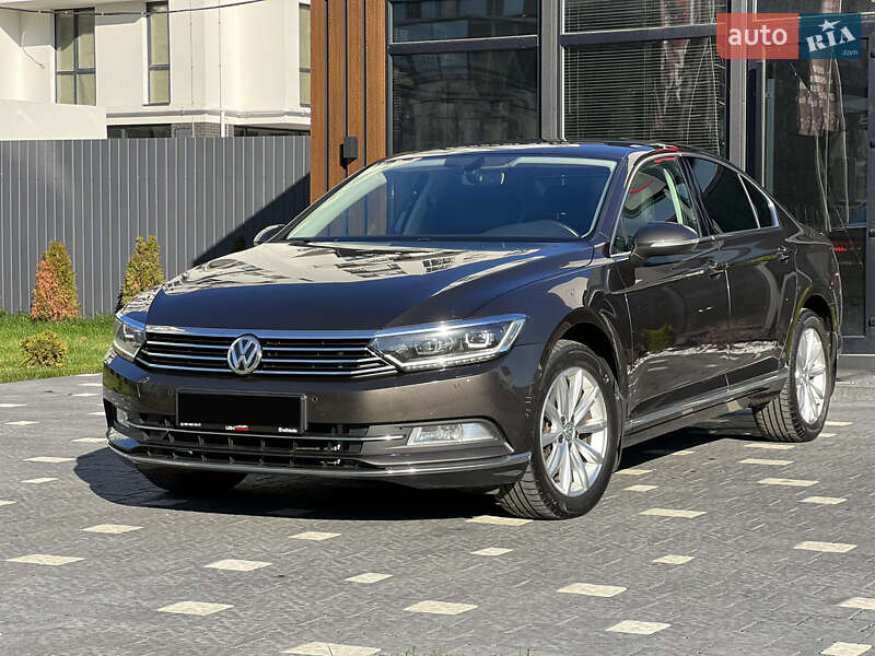 Седан Volkswagen Passat 2015 в Ужгороді