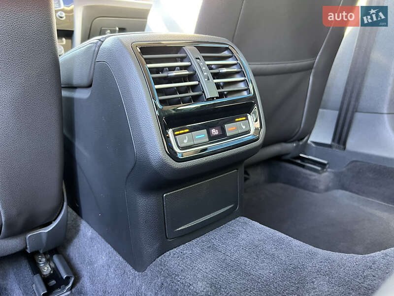 Седан Volkswagen Passat 2015 в Ужгороді