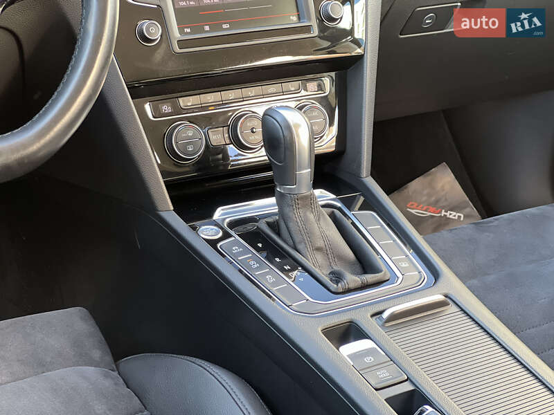 Седан Volkswagen Passat 2015 в Ужгороді