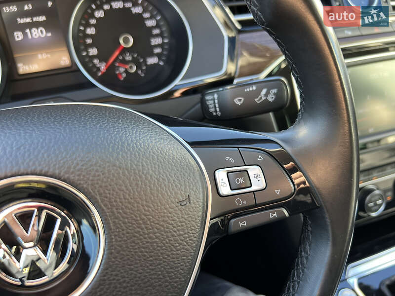 Седан Volkswagen Passat 2015 в Ужгороді