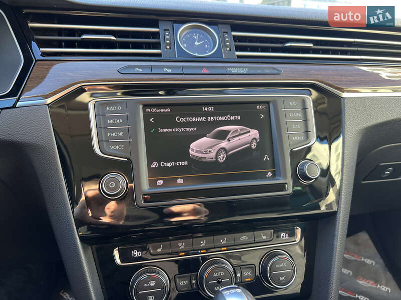 Седан Volkswagen Passat 2015 в Ужгороді