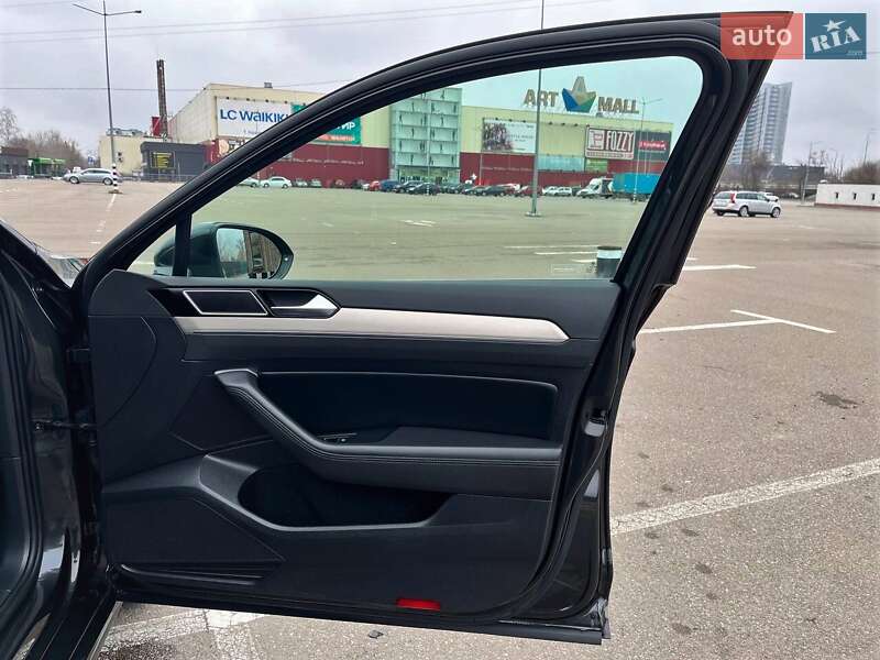 Универсал Volkswagen Passat 2017 в Киеве