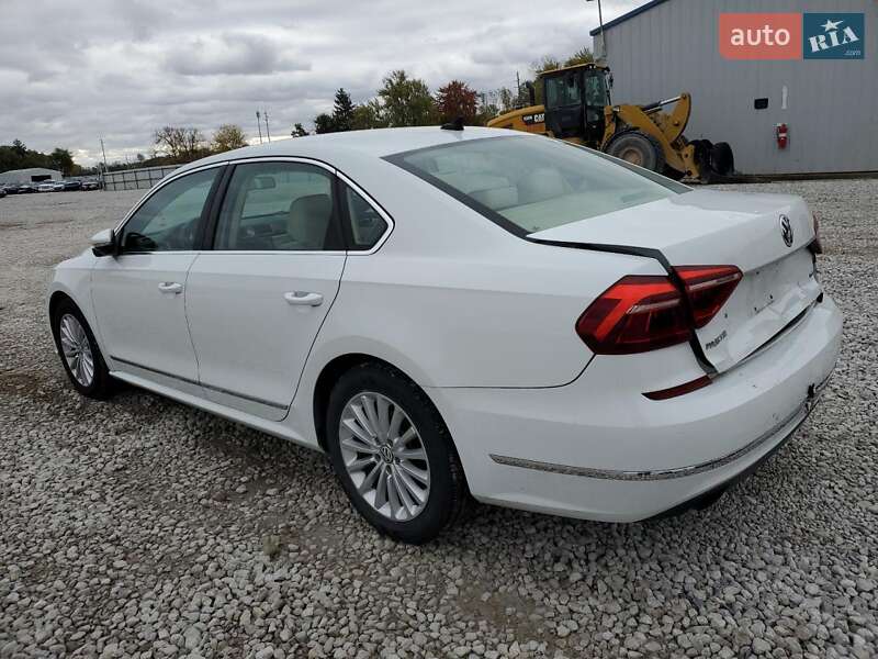 Седан Volkswagen Passat 2017 в Киеве
