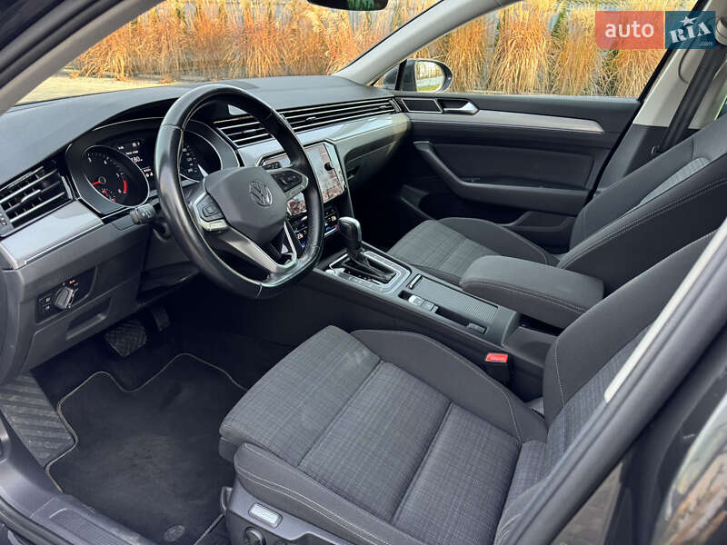 Универсал Volkswagen Passat 2020 в Луцке фото 13 Универсал Volkswagen Passat 2020 в Луцке