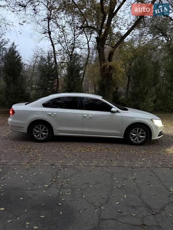 Седан Volkswagen Passat 2017 в Запорожье