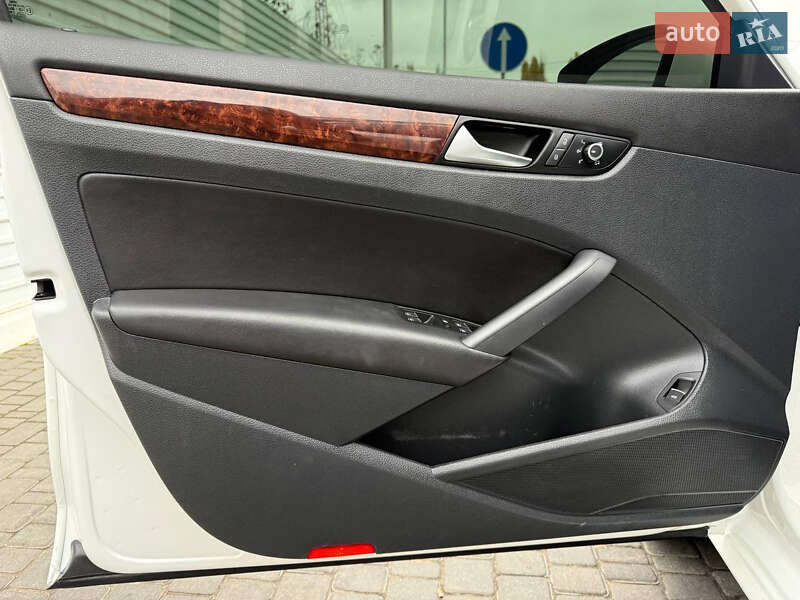 Седан Volkswagen Passat 2014 в Одессе