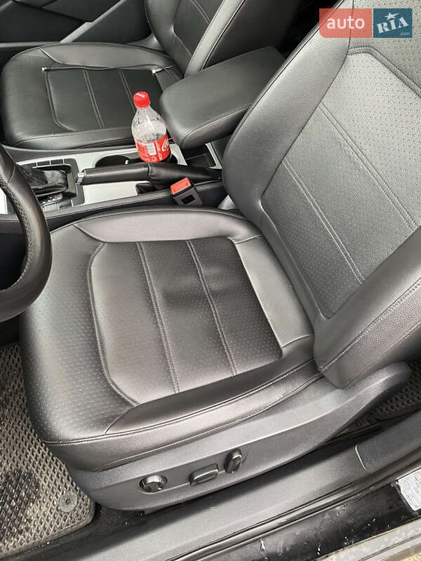 Седан Volkswagen Passat 2013 в Умані