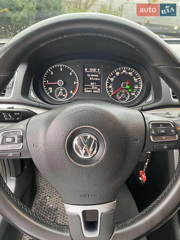 Седан Volkswagen Passat 2013 в Умані