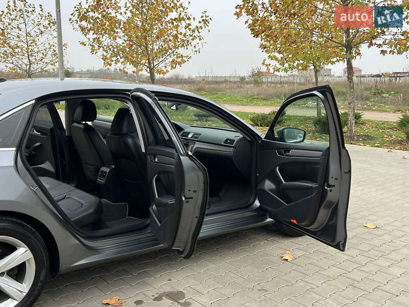 Седан Volkswagen Passat 2013 в Одессе