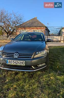 Седан Volkswagen Passat 2012 в Мукачево