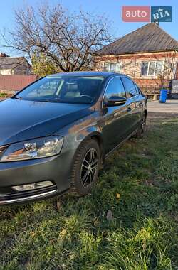 Седан Volkswagen Passat 2012 в Мукачевому