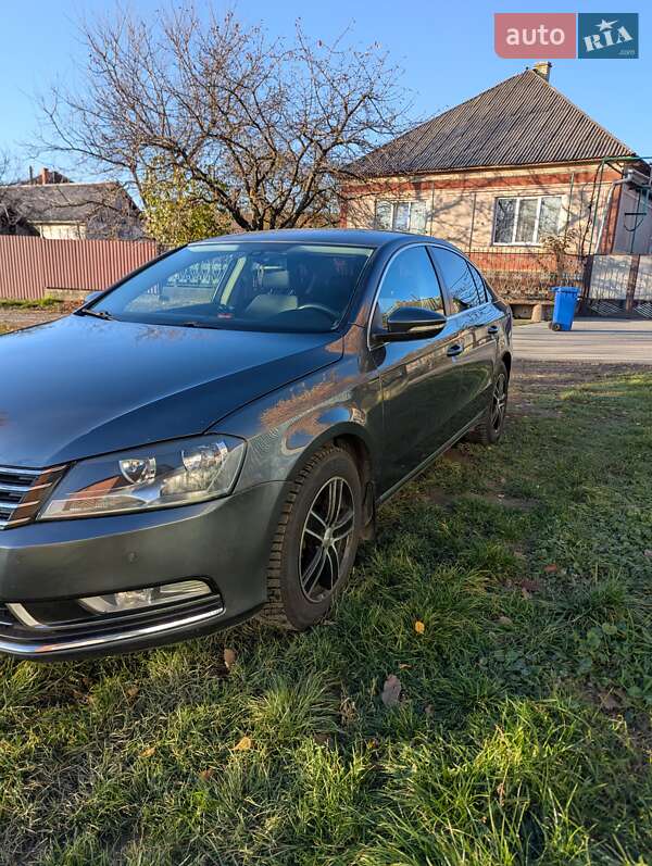 Седан Volkswagen Passat 2012 в Мукачевому