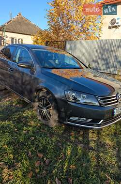 Седан Volkswagen Passat 2012 в Мукачевому