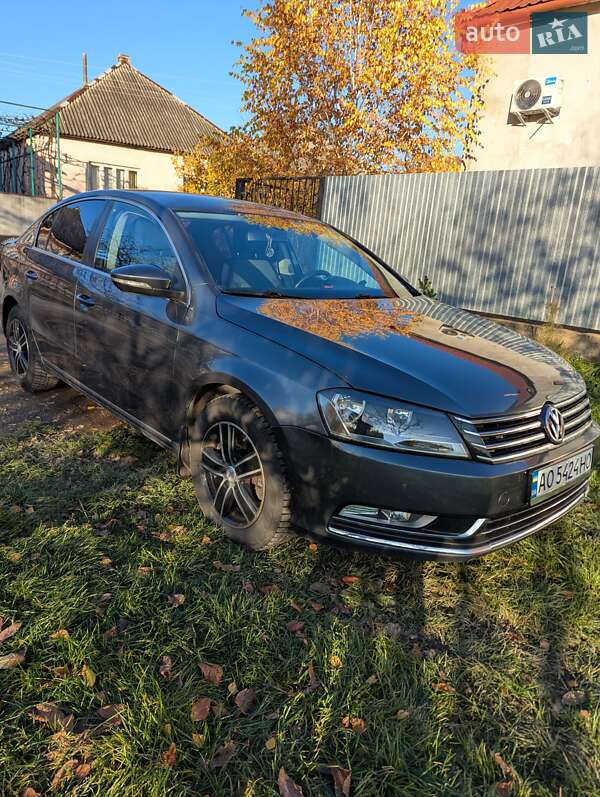 Седан Volkswagen Passat 2012 в Мукачевому