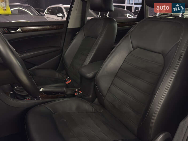 Седан Volkswagen Passat 2013 в Николаеве