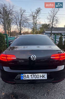 Седан Volkswagen Passat 2015 в Ганичах