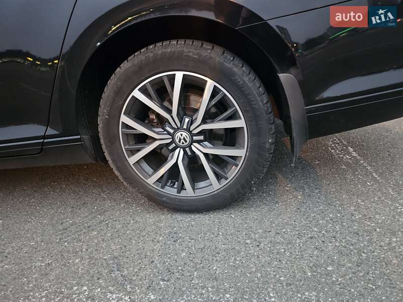 Седан Volkswagen Passat 2016 в Броварах фото 40 Седан Volkswagen Passat 2016 в Броварах
