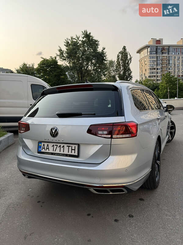 Универсал Volkswagen Passat 2022 в Киеве