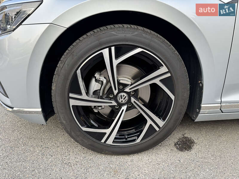 Универсал Volkswagen Passat 2022 в Киеве