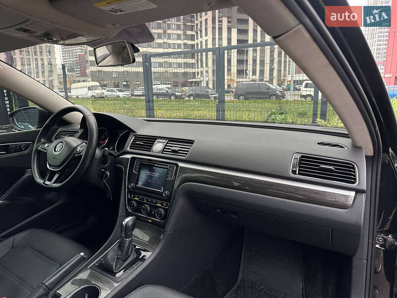 Седан Volkswagen Passat 2015 в Киеве