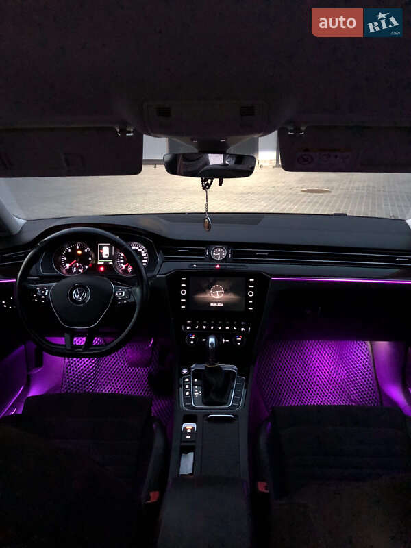 Универсал Volkswagen Passat 2016 в Бориславе