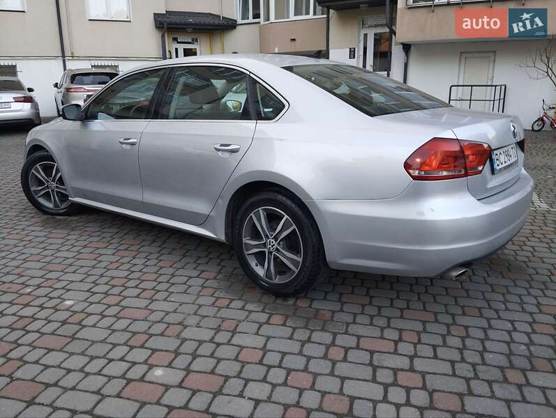 Седан Volkswagen Passat 2012 в Львове