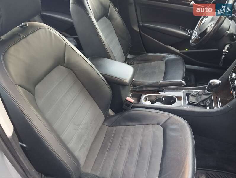 Седан Volkswagen Passat 2012 в Львове