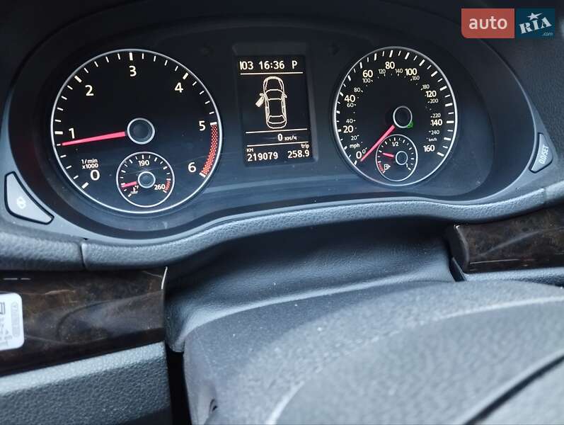 Седан Volkswagen Passat 2012 в Львове